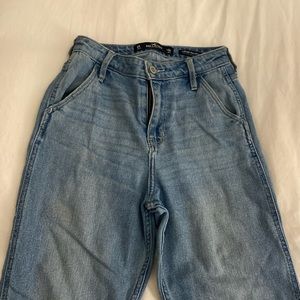 Hollister Jeans Ultra High Rise Mom Jean